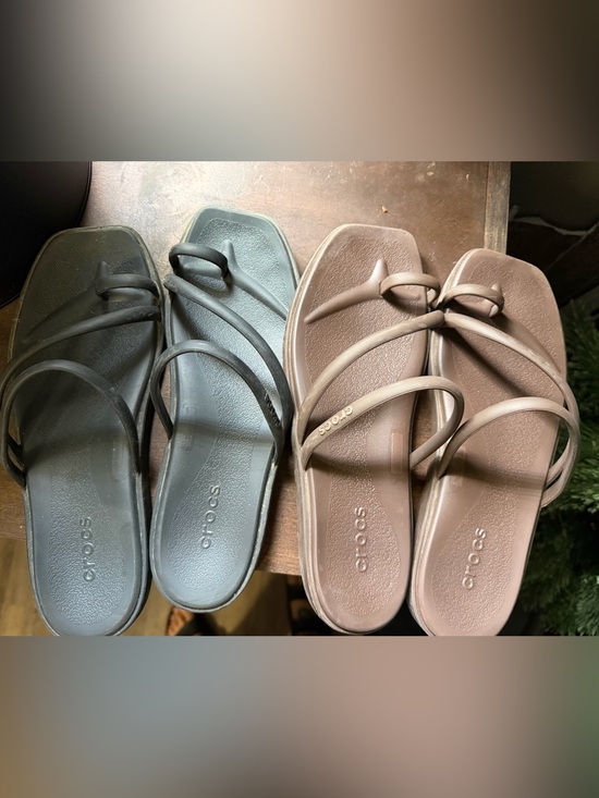 CROCS Shoes - Women’s Croc Miami Sandals Size 9 
Black & Dark brown